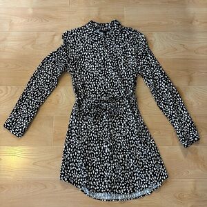 🦋 3/$9 Forever 21 black and white pattern shirt dress buttons and tie waist med